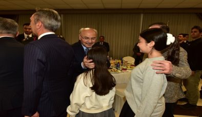 VALİ KÖŞGER’İN EV SAHİPLİĞİNDE BAYRAMLAŞMA TÖRENİ DÜZENLENDİ