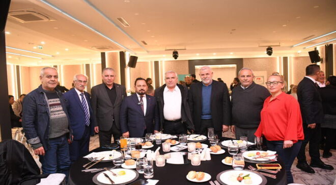 SARIÇAM BELEDİYE BAŞKANI BİLAL ULUDAĞ’DAN GAZETECİLER ONURUNA YEMEK VERDİ