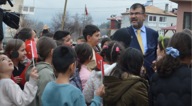 “Çocuklar Üşümesin” Kampanyası Aladağ’da Okullara Ulaştı: Çocuklar Sıcaklık ve Umutla Buluştu