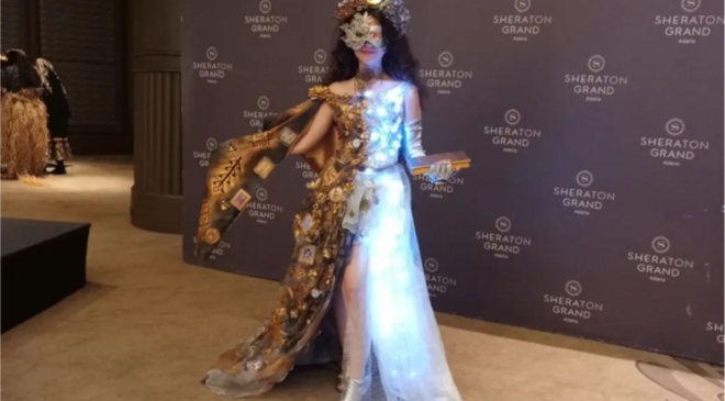 Adana’da Sanat Rüzgarı: Rukiye Gök’ün Kostümü Büyük Beğeni Topladı